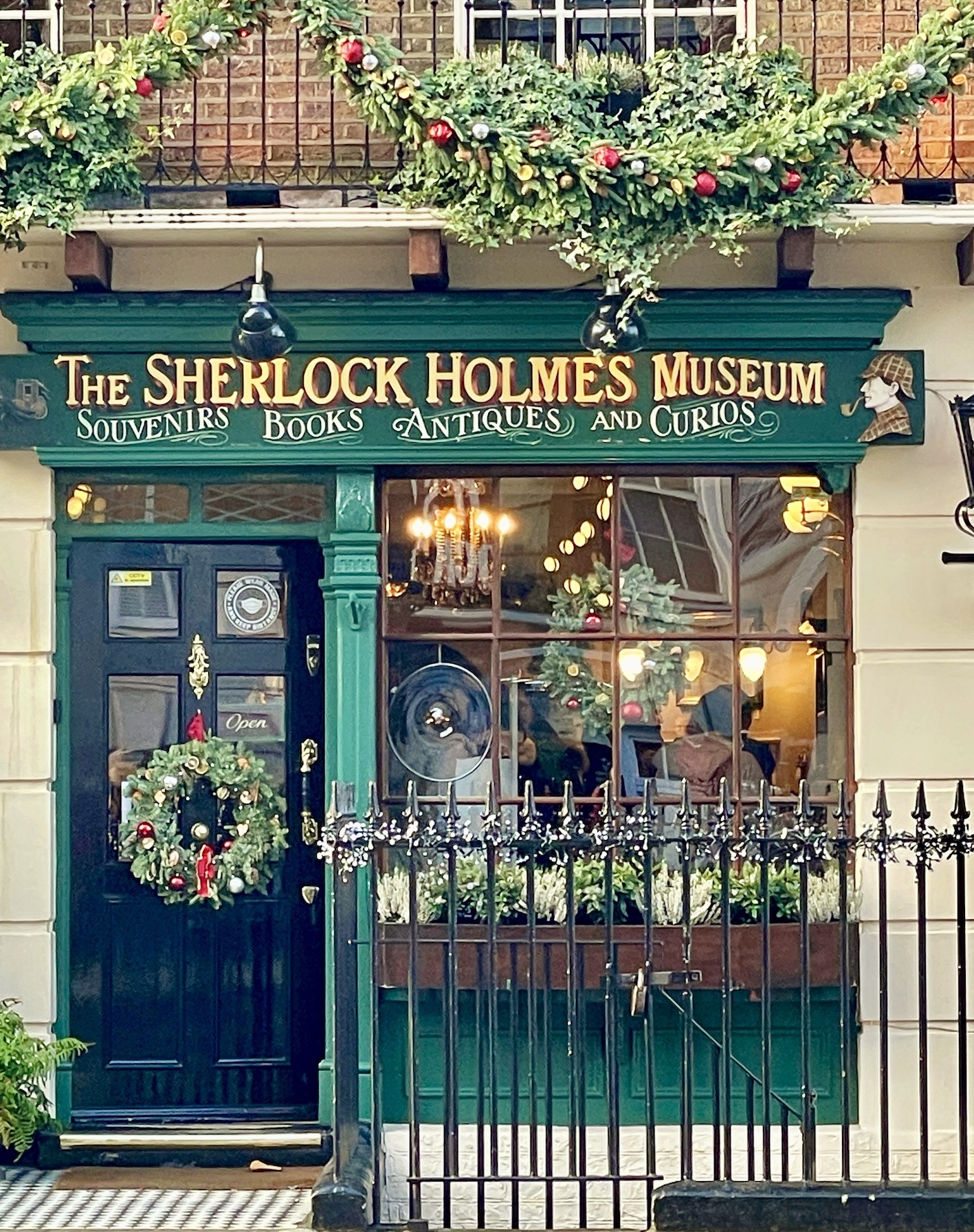 Sherlock Glad FLY HIGH AT THE MOVIES SHERLOCK HOLMES 2009